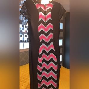 Traje precioso.  Queda ajustado, ideal para actividad formal.